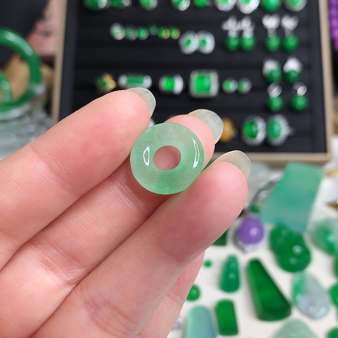 观***南翡翠未镶嵌手饰优化572