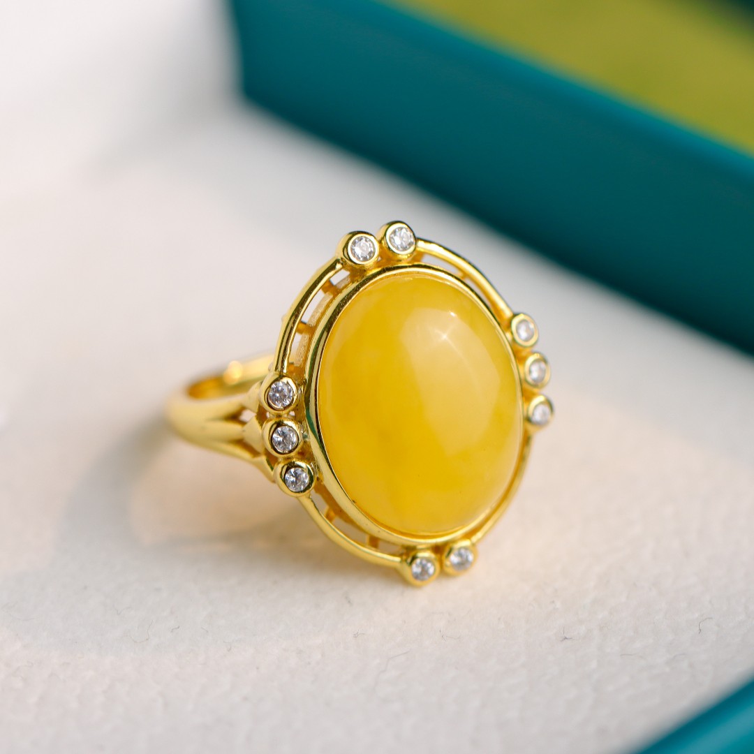 S925银镶嵌蜜蜡蛋面女款戒指(纹路不一）