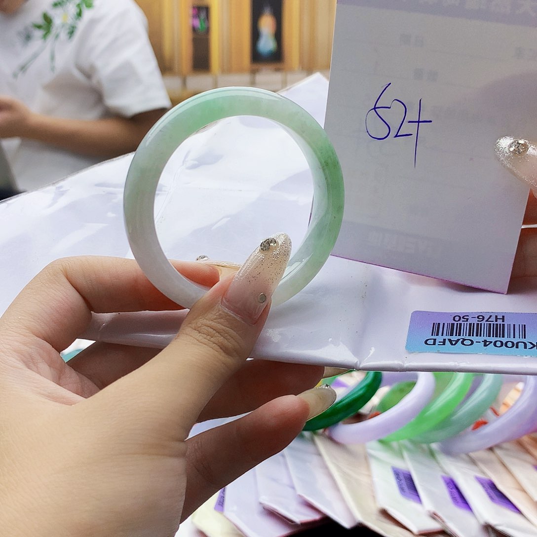 翡翠手镯未镶嵌009987766655