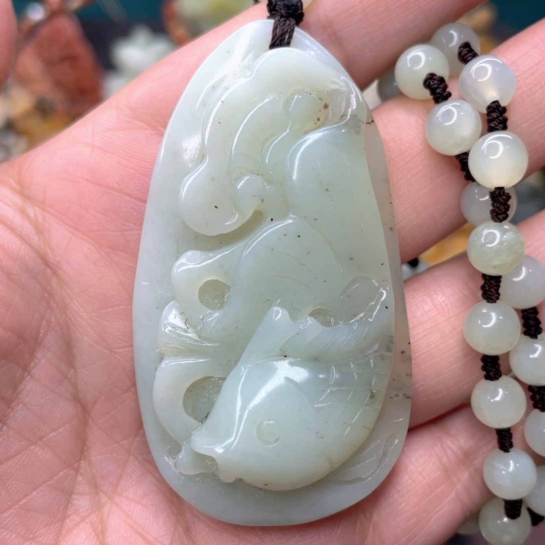 蛇纹石玉颈饰未镶嵌