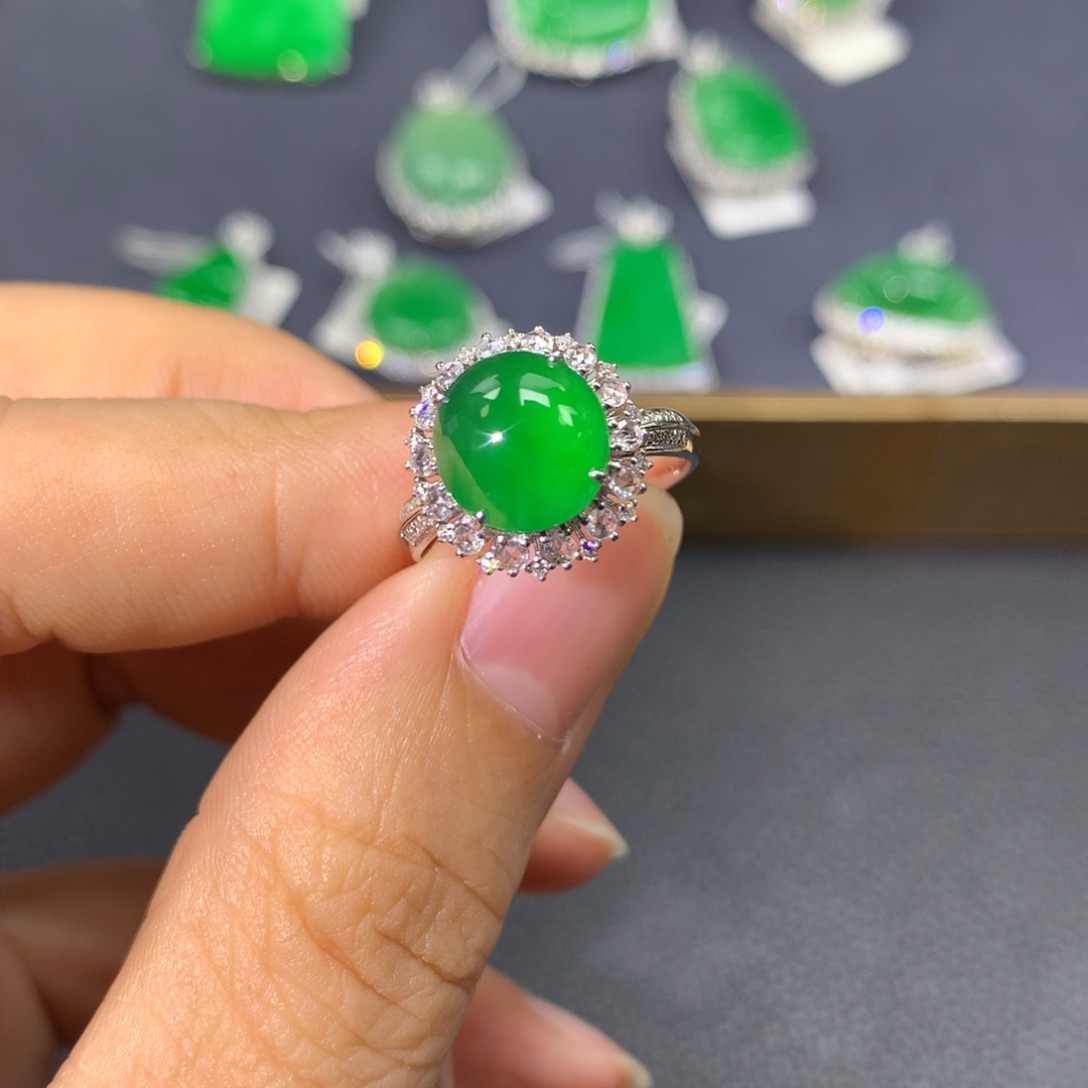 翡翠戒指18K金镶嵌翡翠