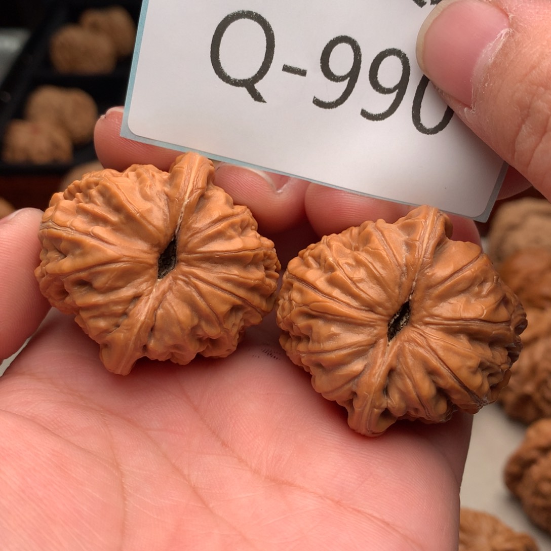 文玩核桃把件40元宝……..