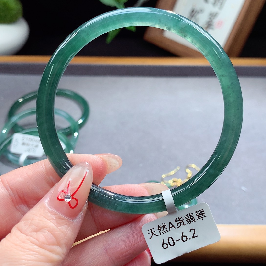 翡翠手镯（圆镯）未镶嵌