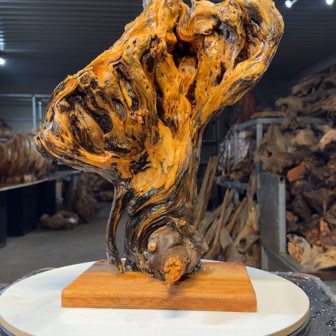 大***来木王一刀琥珀木摆件65