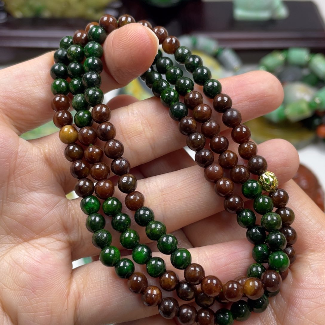 翡翠未镶嵌颈饰牌子