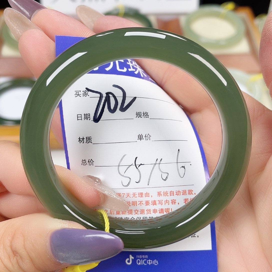 和田玉手镯未镶嵌