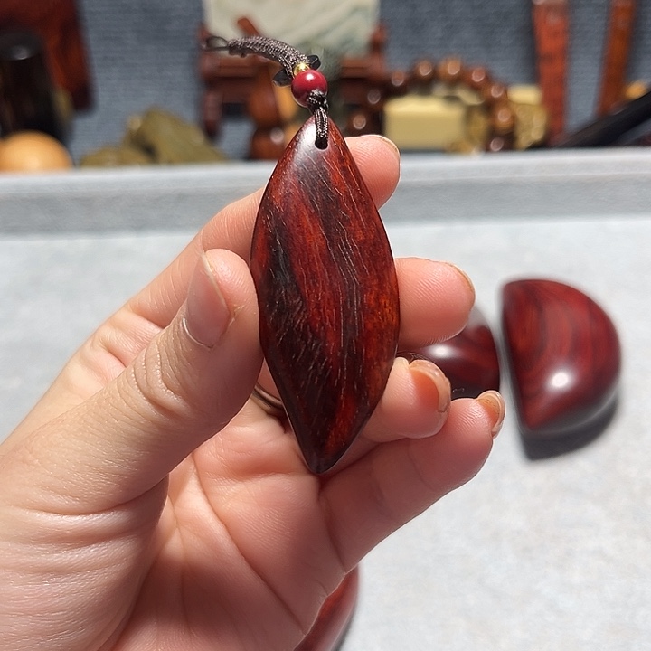 实***高小叶紫檀吊坠文玩牌子