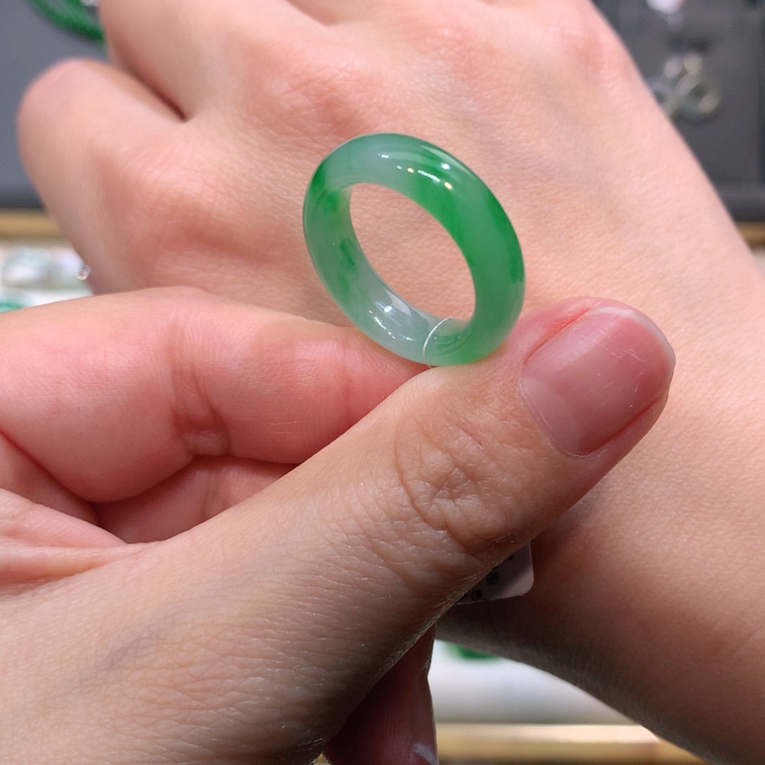 翡翠戒指未镶嵌翡翠