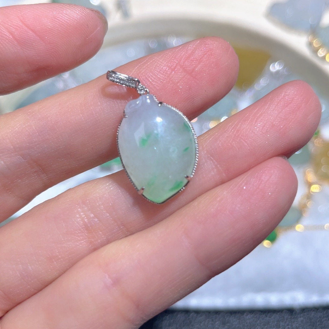 翡翠颈饰18K金镶嵌翡翠