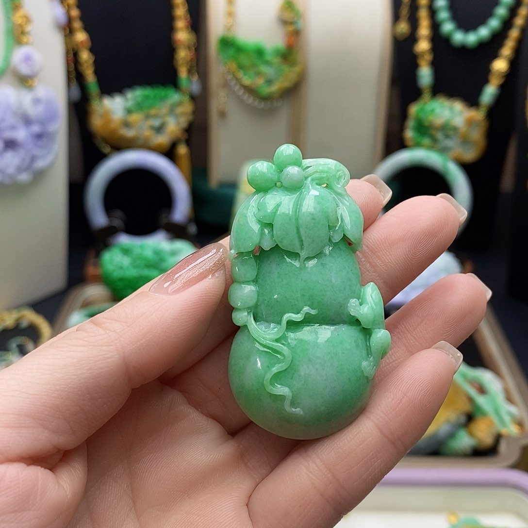 翡翠颈饰未镶嵌天然