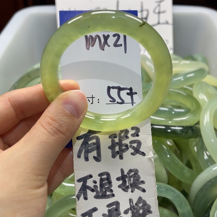 岫玉未镶嵌手镯手镯