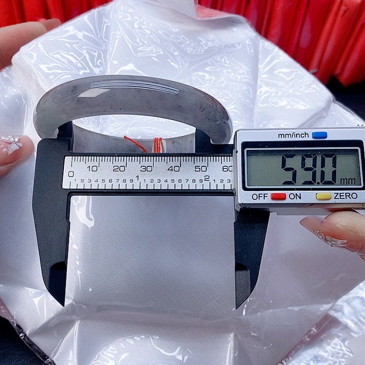 翡翠手镯未镶嵌145。