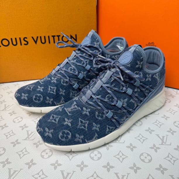 全新未使用 LouisVuitton/路易威登 牛仔老花满印运动鞋42码