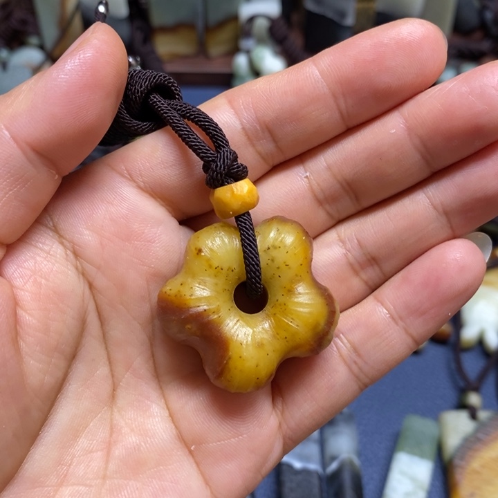 未镶嵌蛇纹石玉颈饰