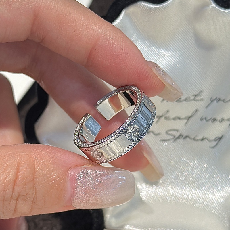 925银戒指 意大利轻奢四叶草印花戒指小众设计简约时髦光面指环女