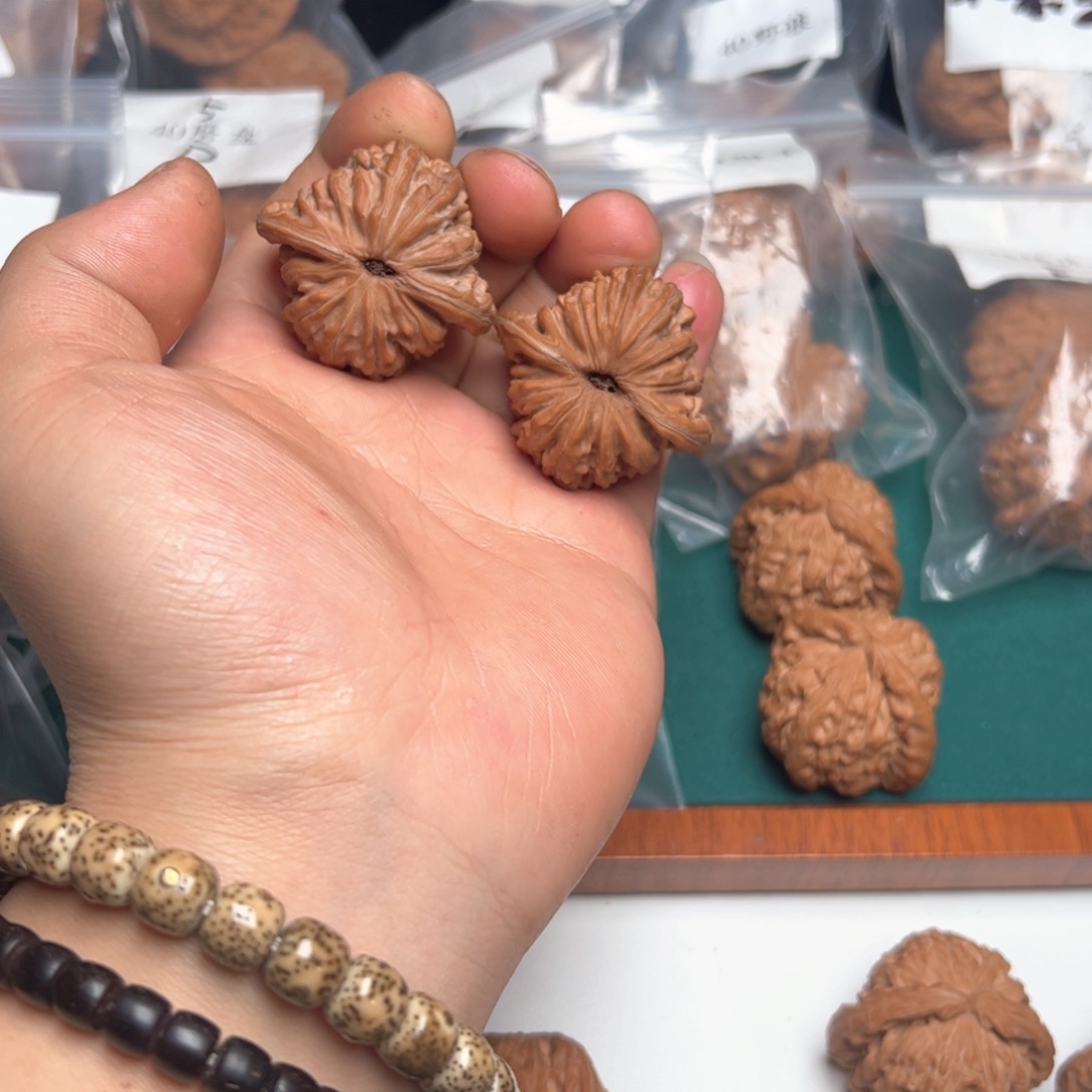 文玩核桃把件 40 尺汉高楼 666888