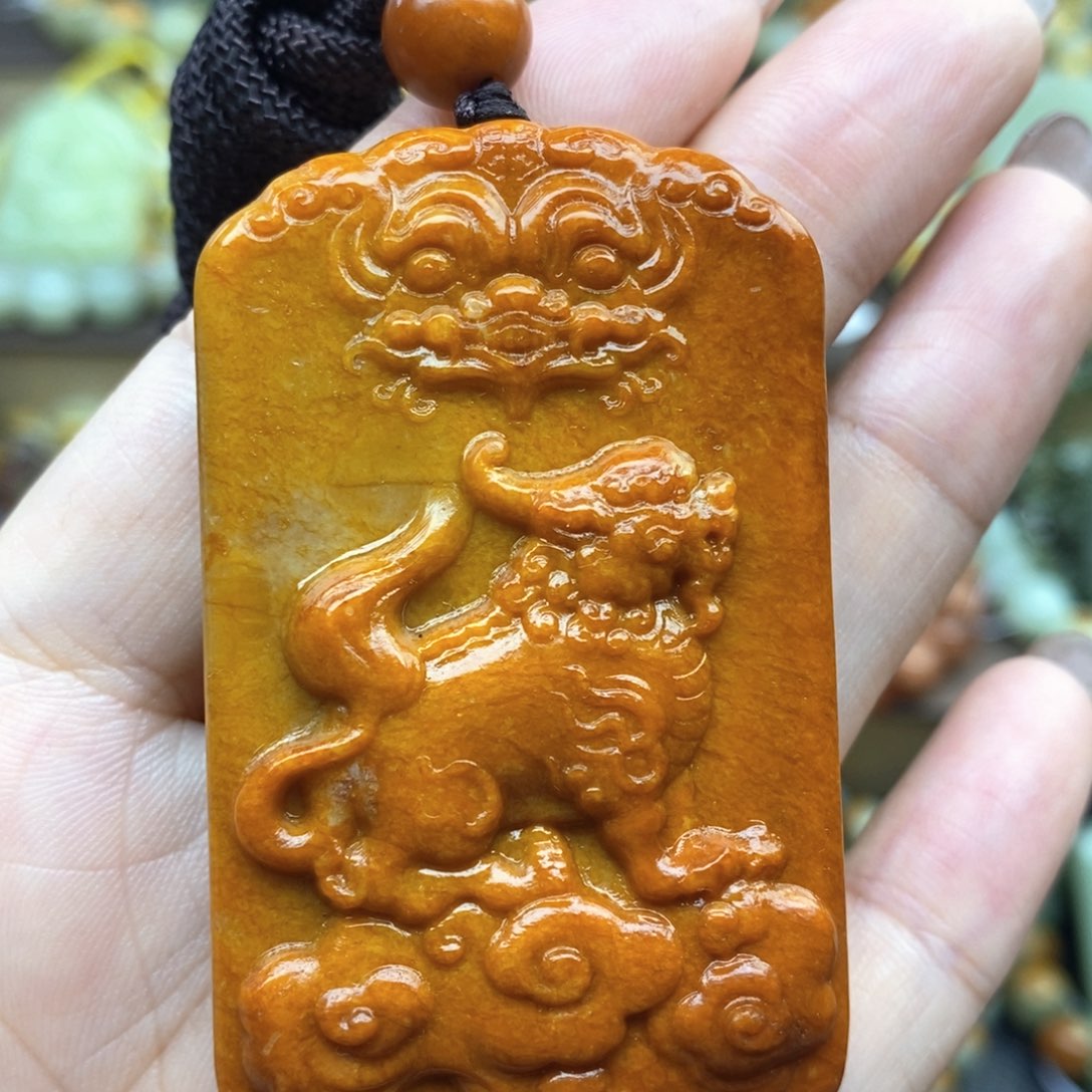 颈饰未镶嵌透闪石质玉
