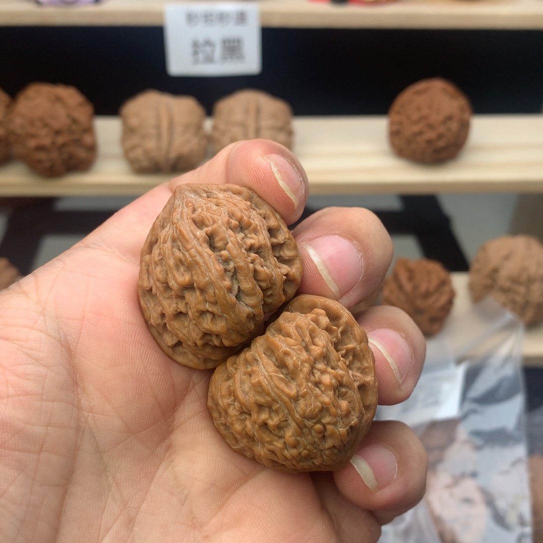 文玩核桃把件32尺全品无修天残红宝石