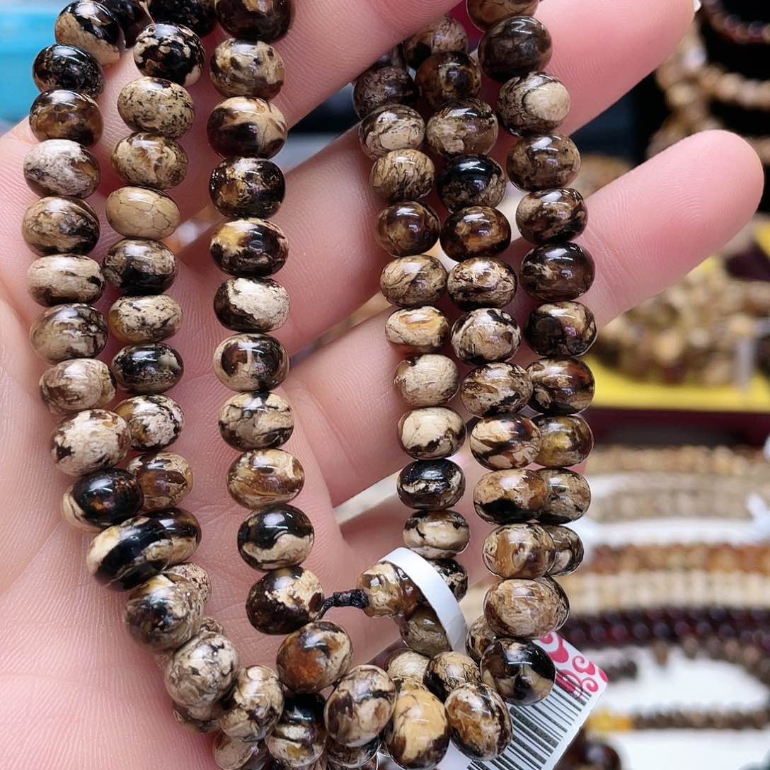 琥珀裸石未镶嵌八10381