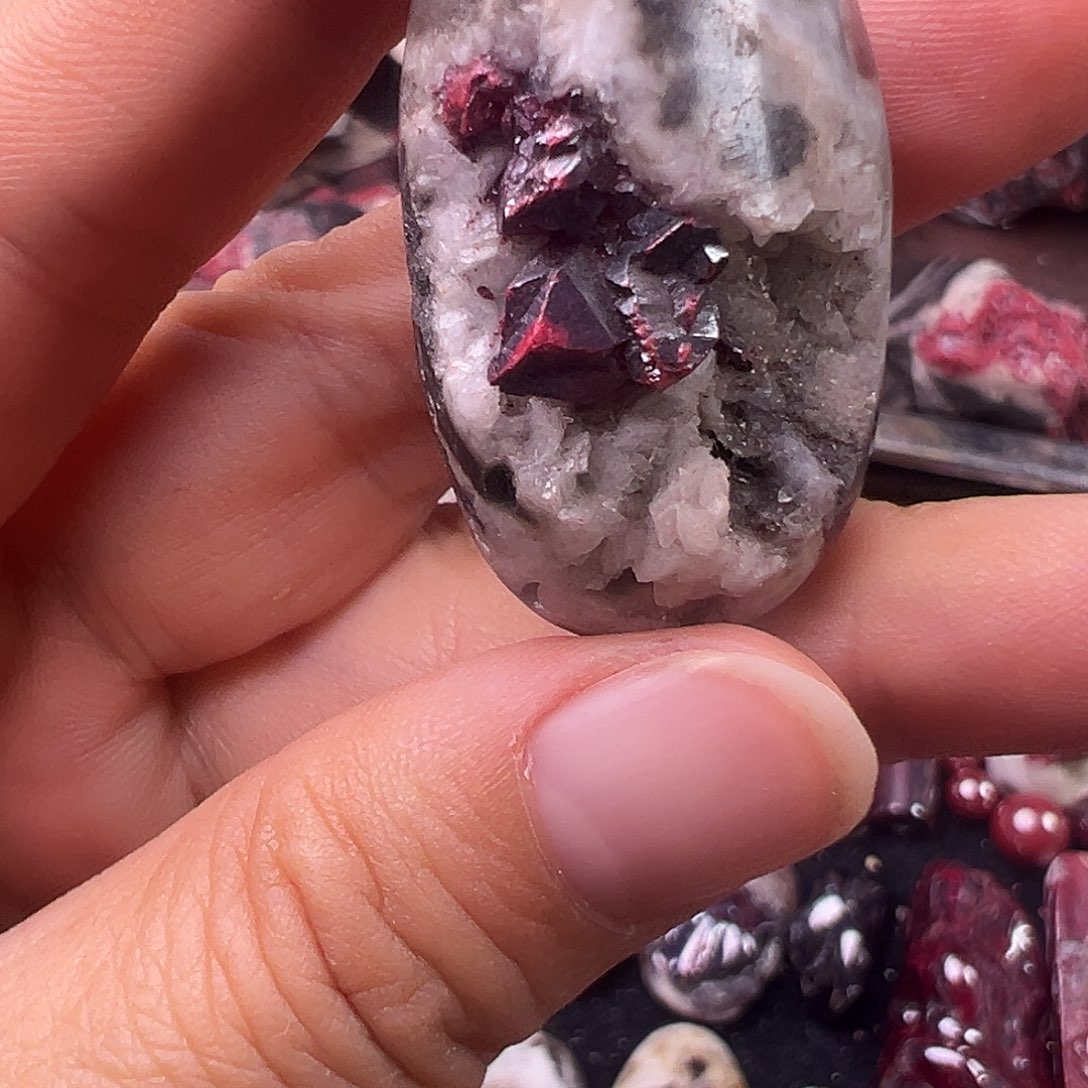 天然辰砂天然原矿朱砂吊坠