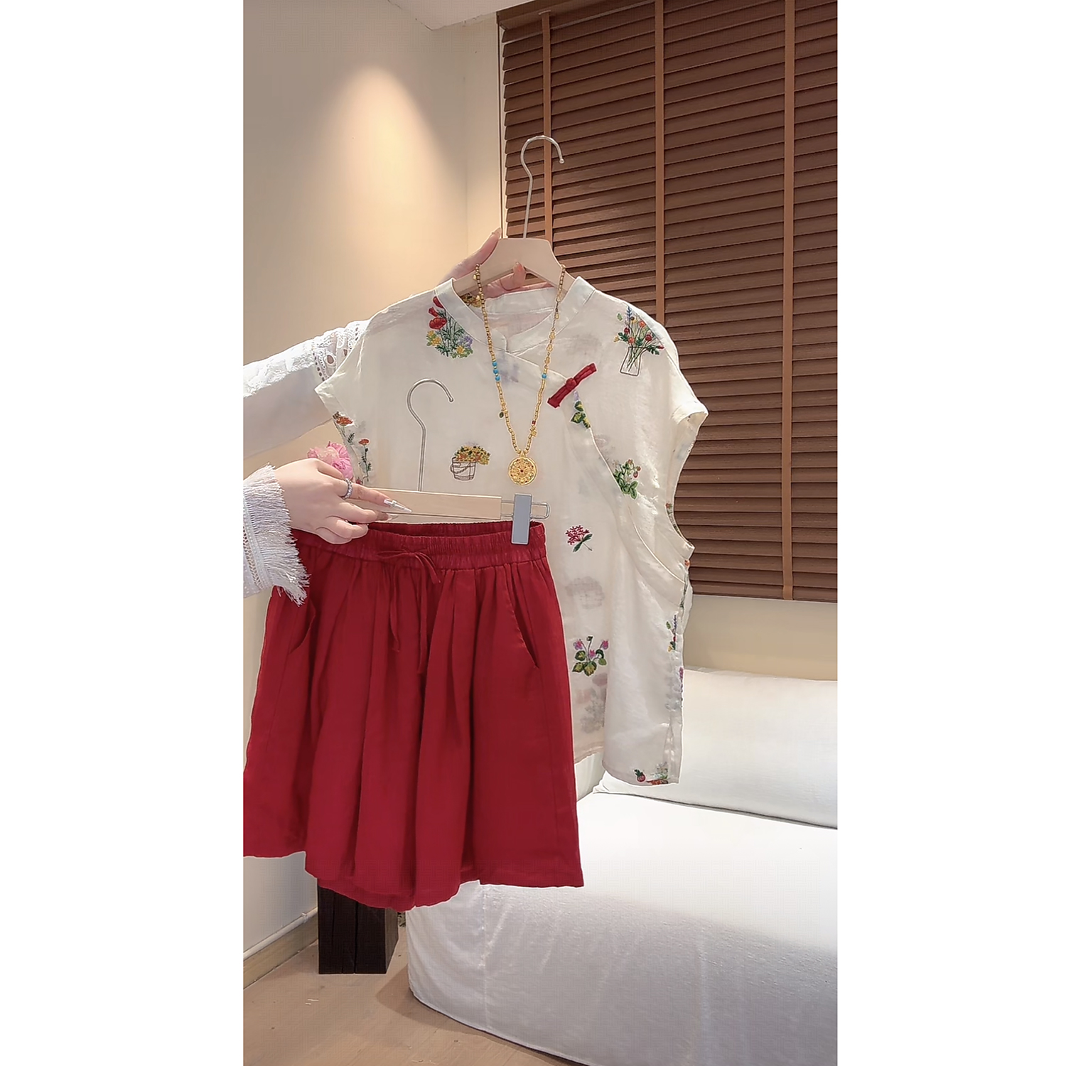 “野百草”新中式彩线刺绣斜襟棉麻衬衫上衣短裤套装