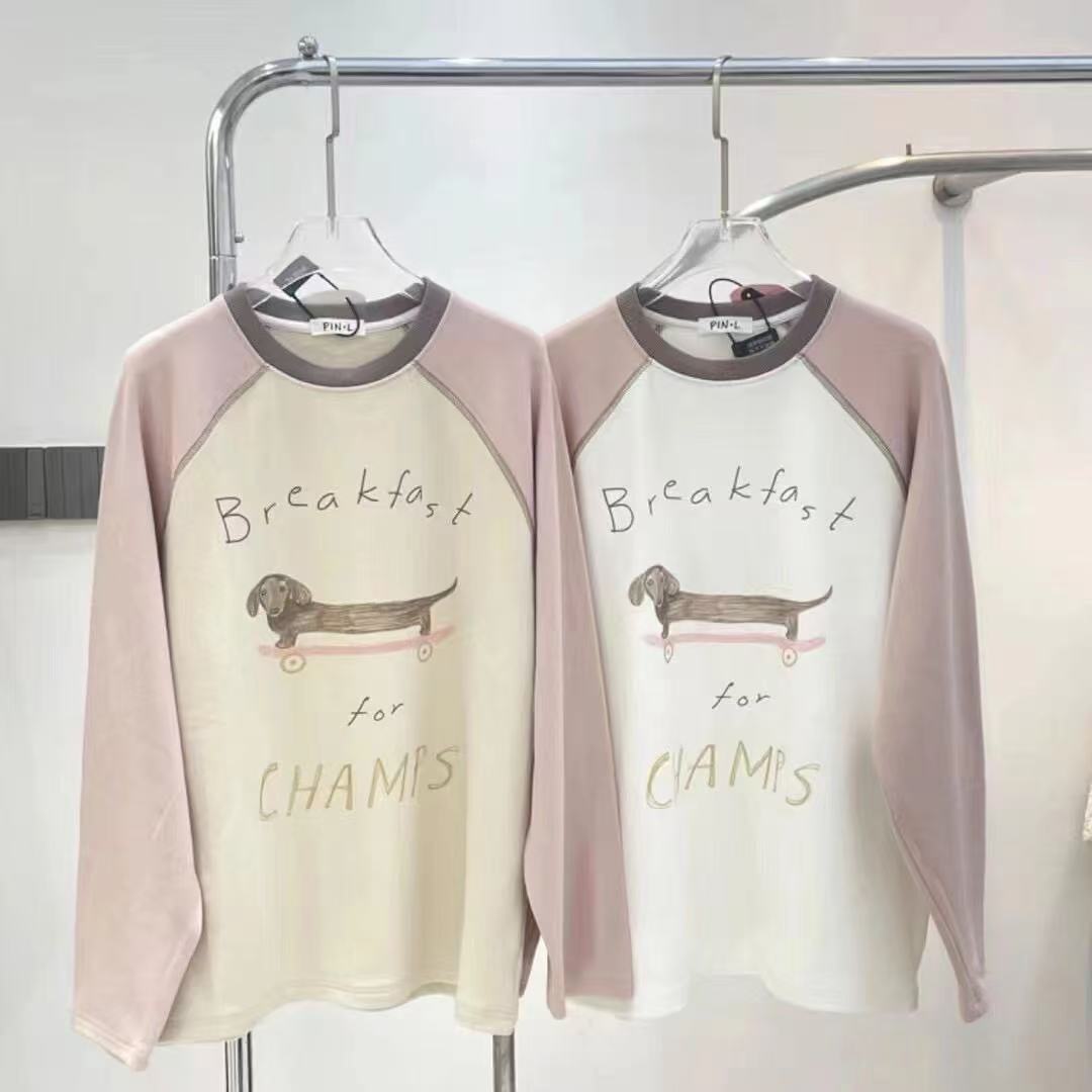 双面糯米绒·韩版时尚滑板小狗字母印花宽松插肩袖打底衫24177