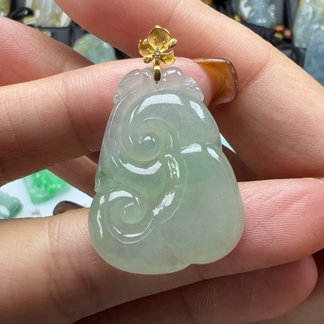 翡翠18K金镶嵌颈饰如意