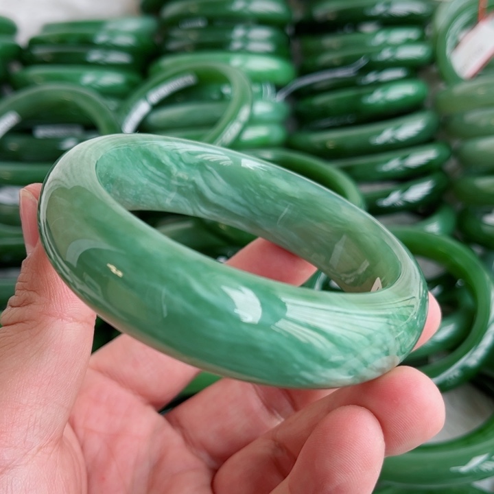 和田玉手镯未镶嵌了****261～0