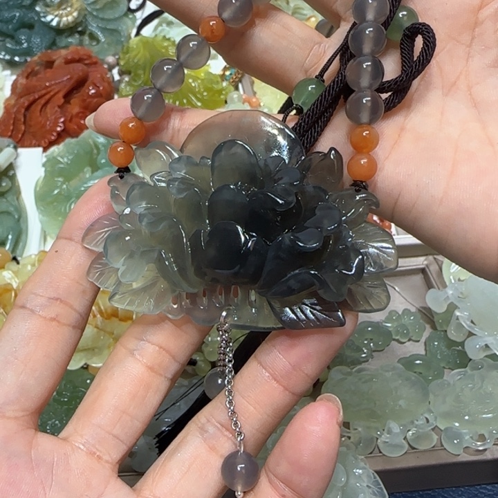 蛇纹石玉吊坠未镶嵌