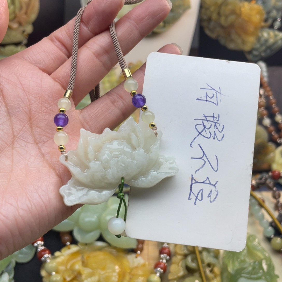 蛇纹石玉颈饰未镶嵌