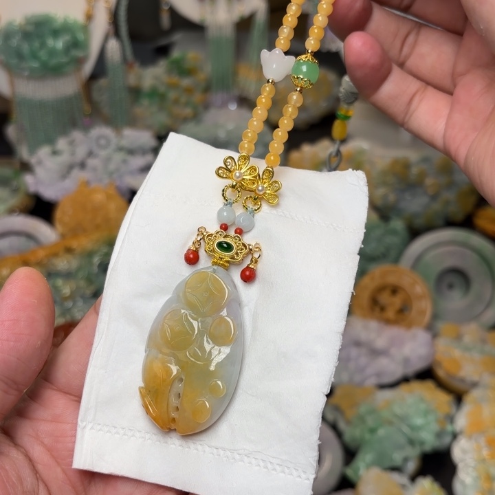 翡翠未镶嵌颈饰吊坠