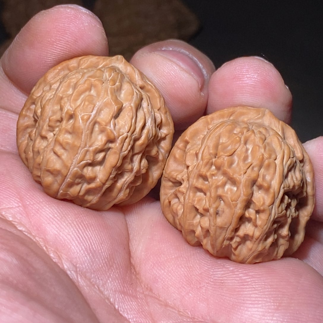 文玩核桃吊坠白狮子