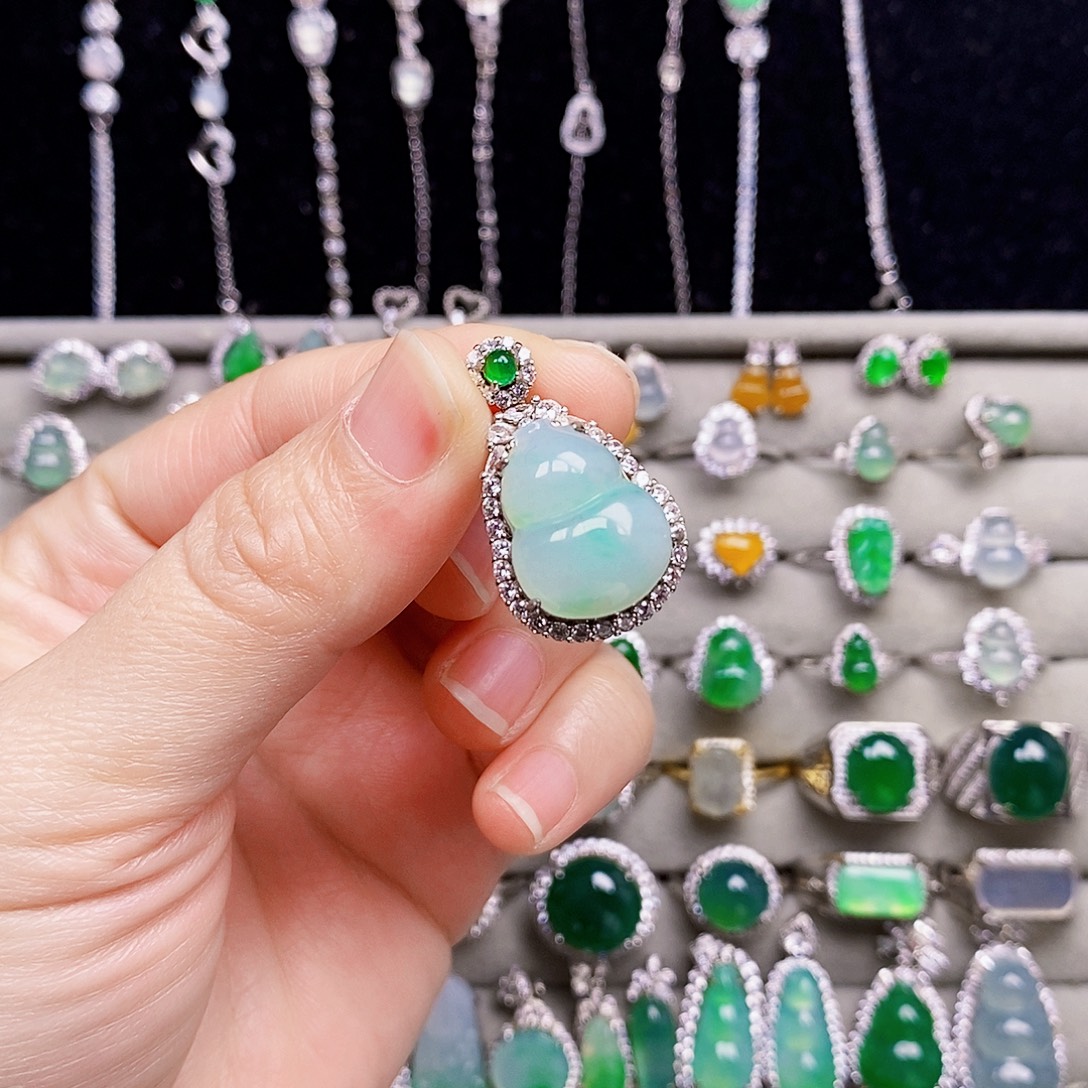 翡翠银S925镶嵌颈饰葫芦