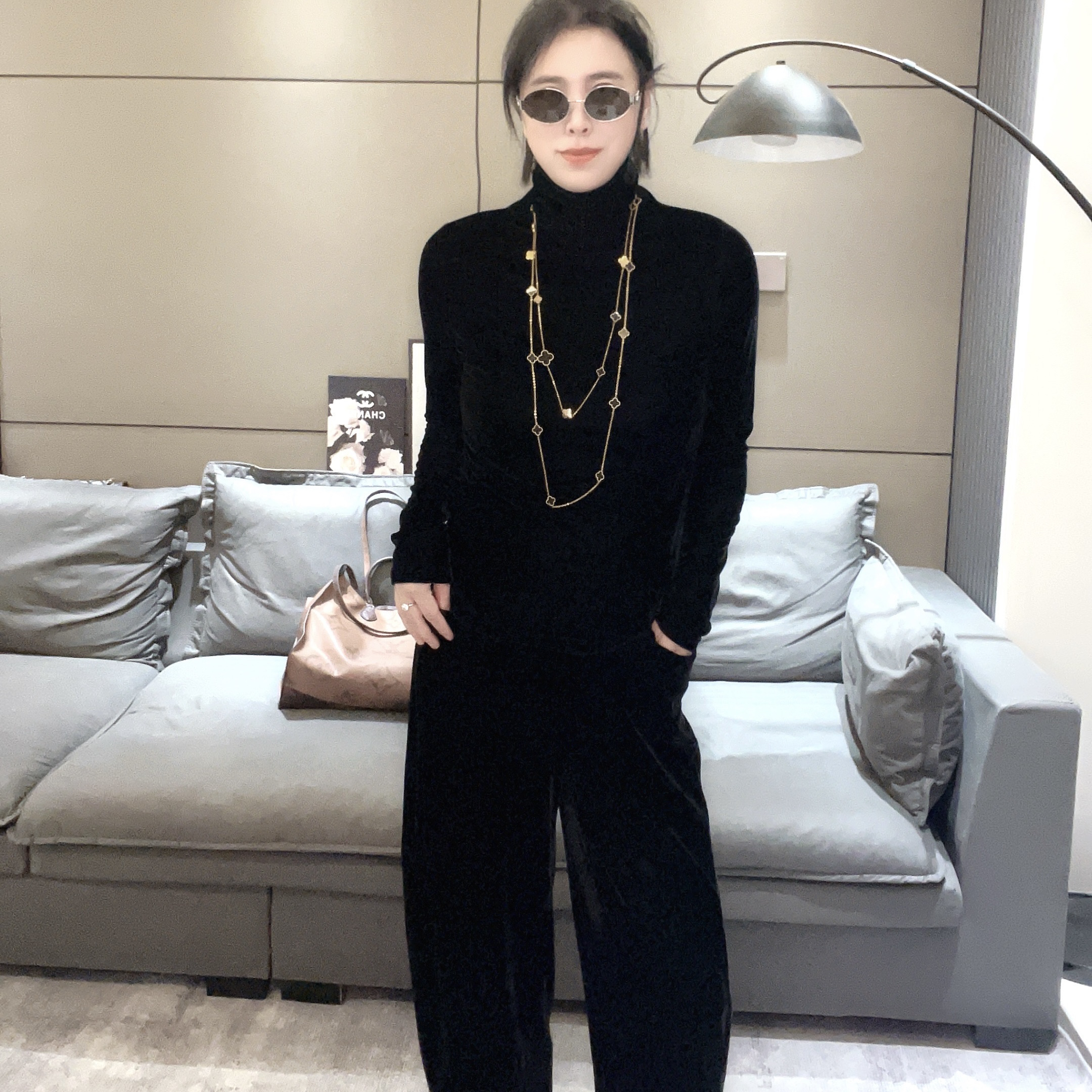 【淇淇】➕欧韩货高级时尚百搭丝绒高领长袖衫