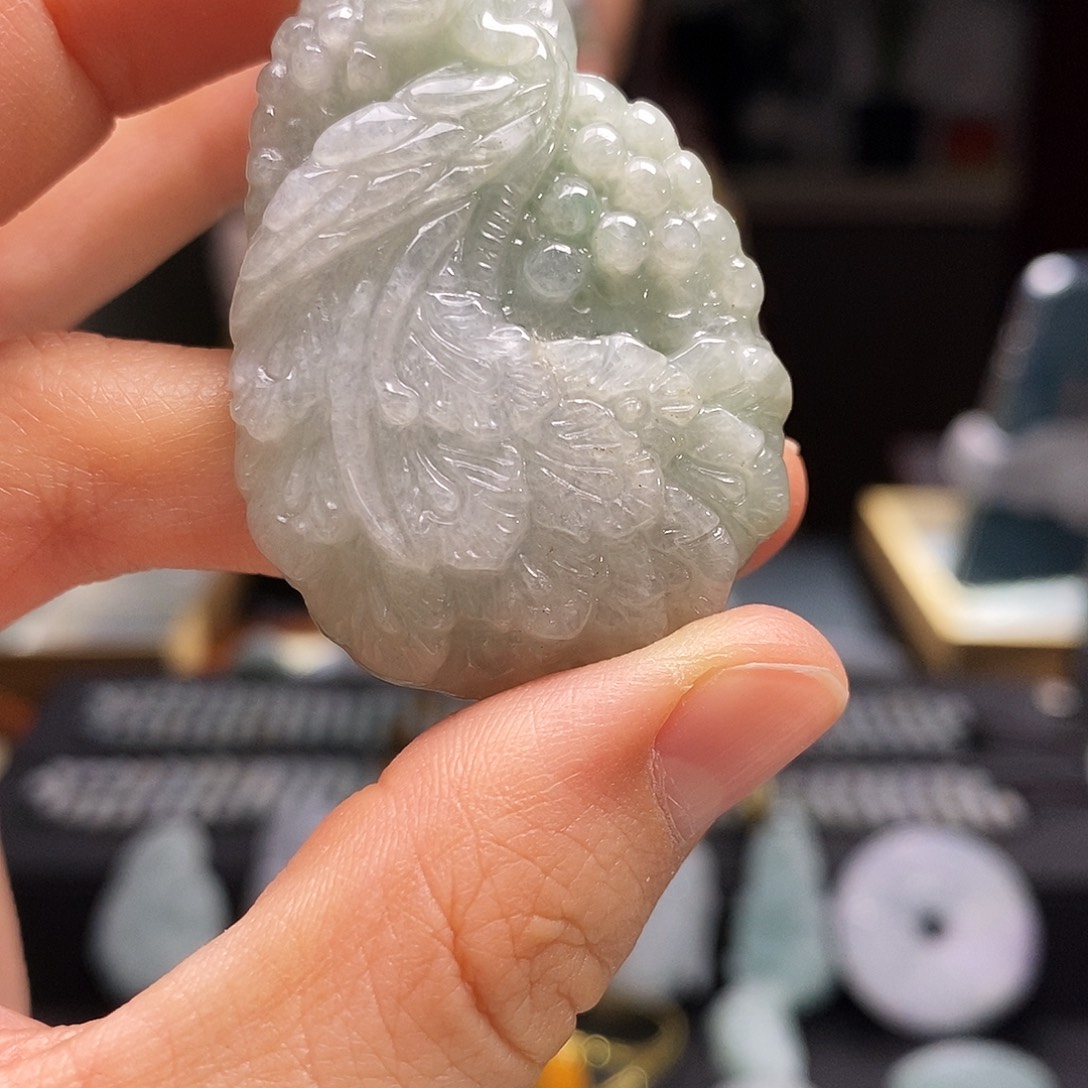 翡翠未镶嵌颈饰凤凰