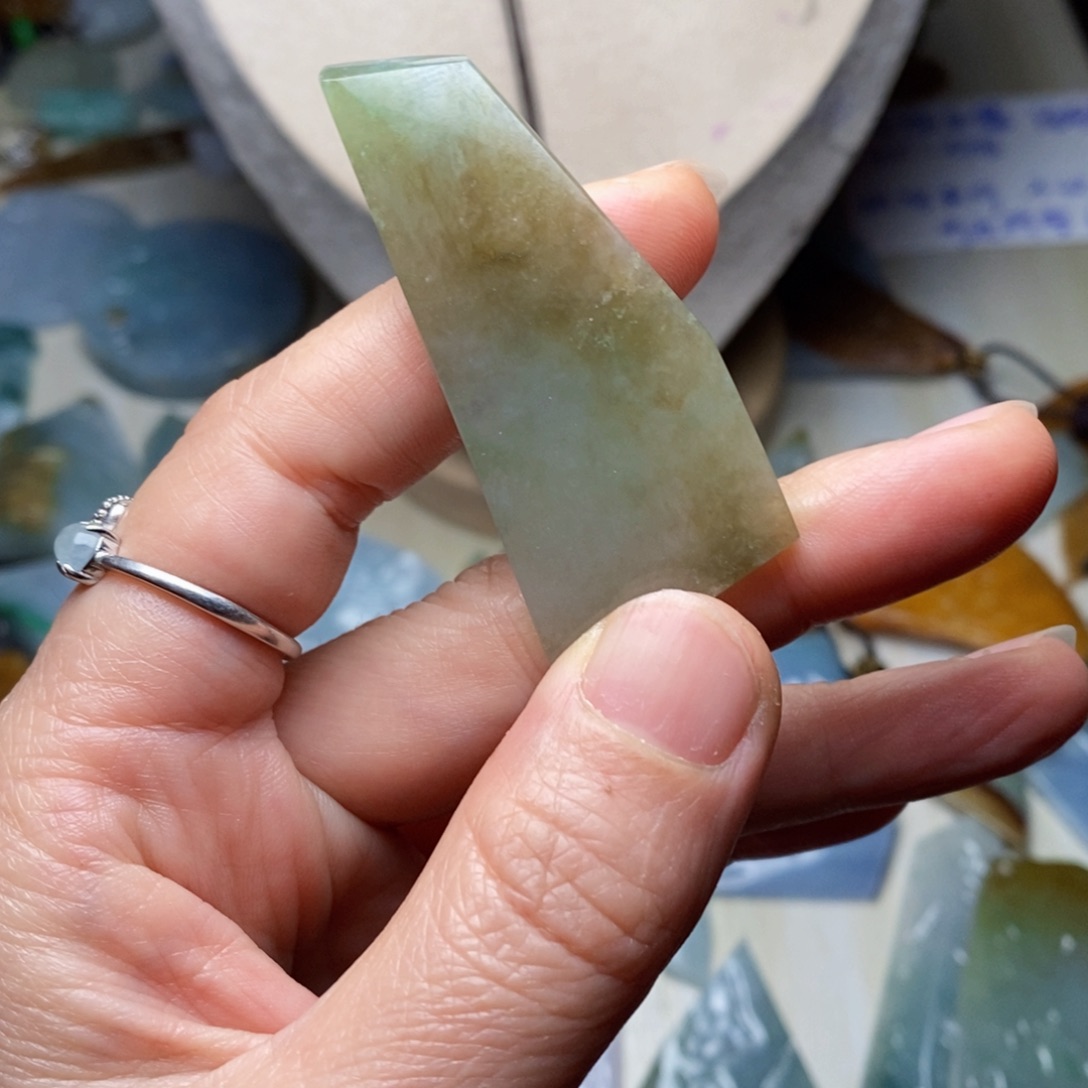 翡翠颈饰未镶嵌天然