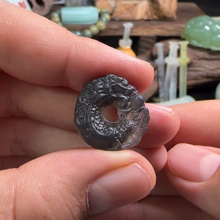 蛇纹石玉颈饰未镶嵌