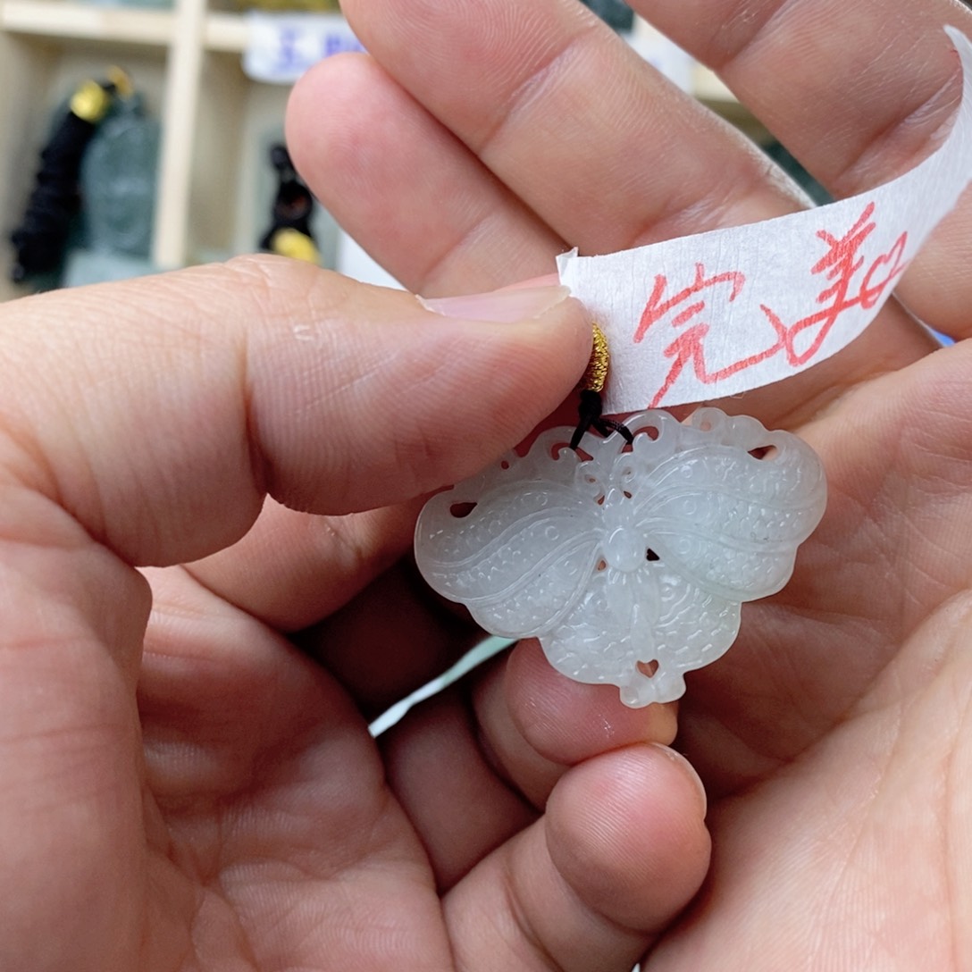 翡翠颈饰未镶嵌好