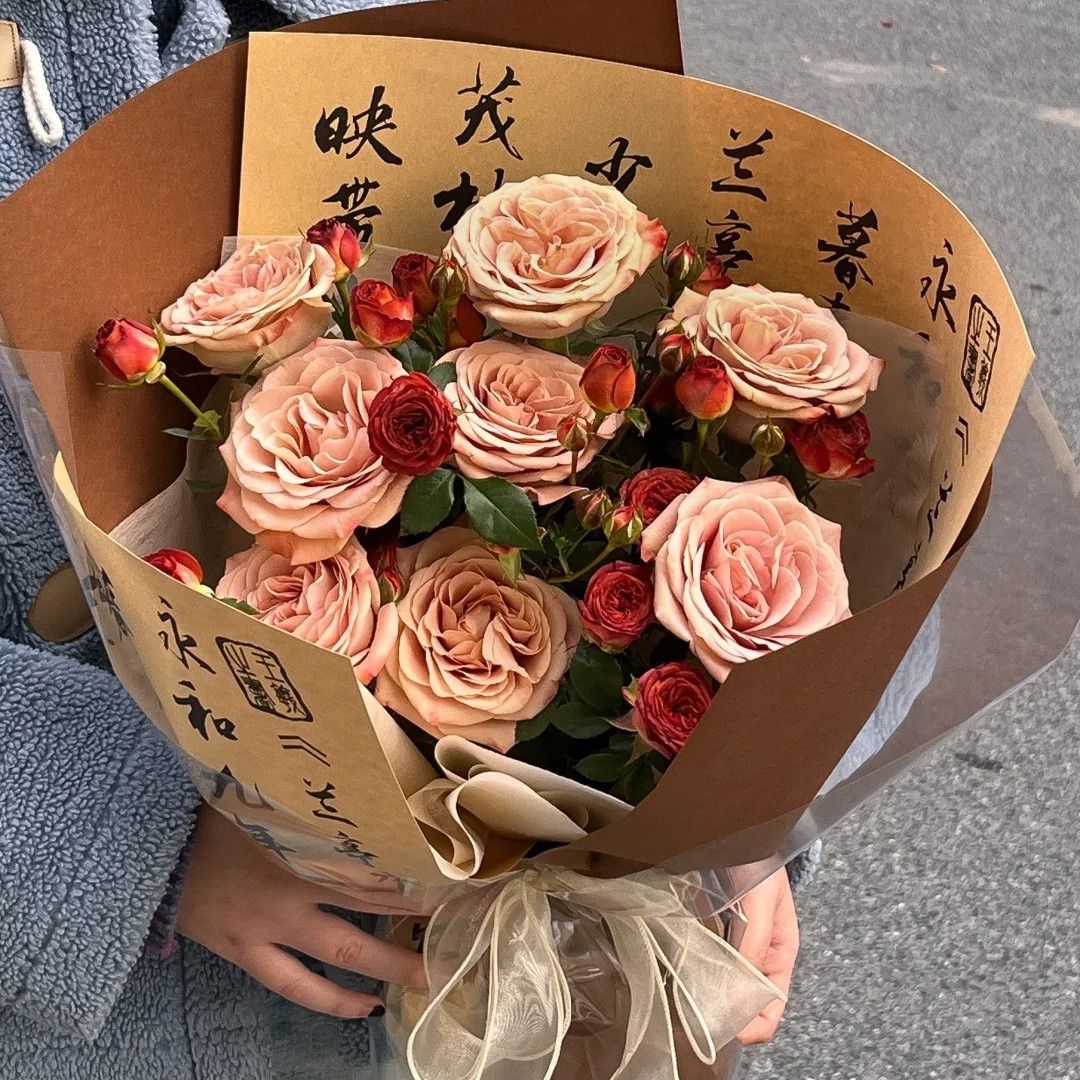 9朵卡布奇诺玫瑰花束复古风
