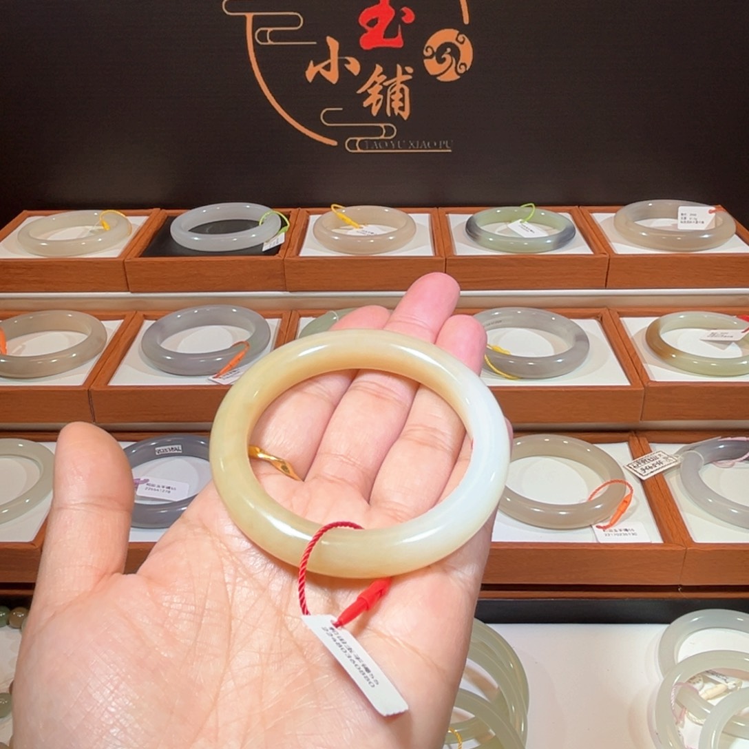 和田玉手镯未镶嵌糖白55