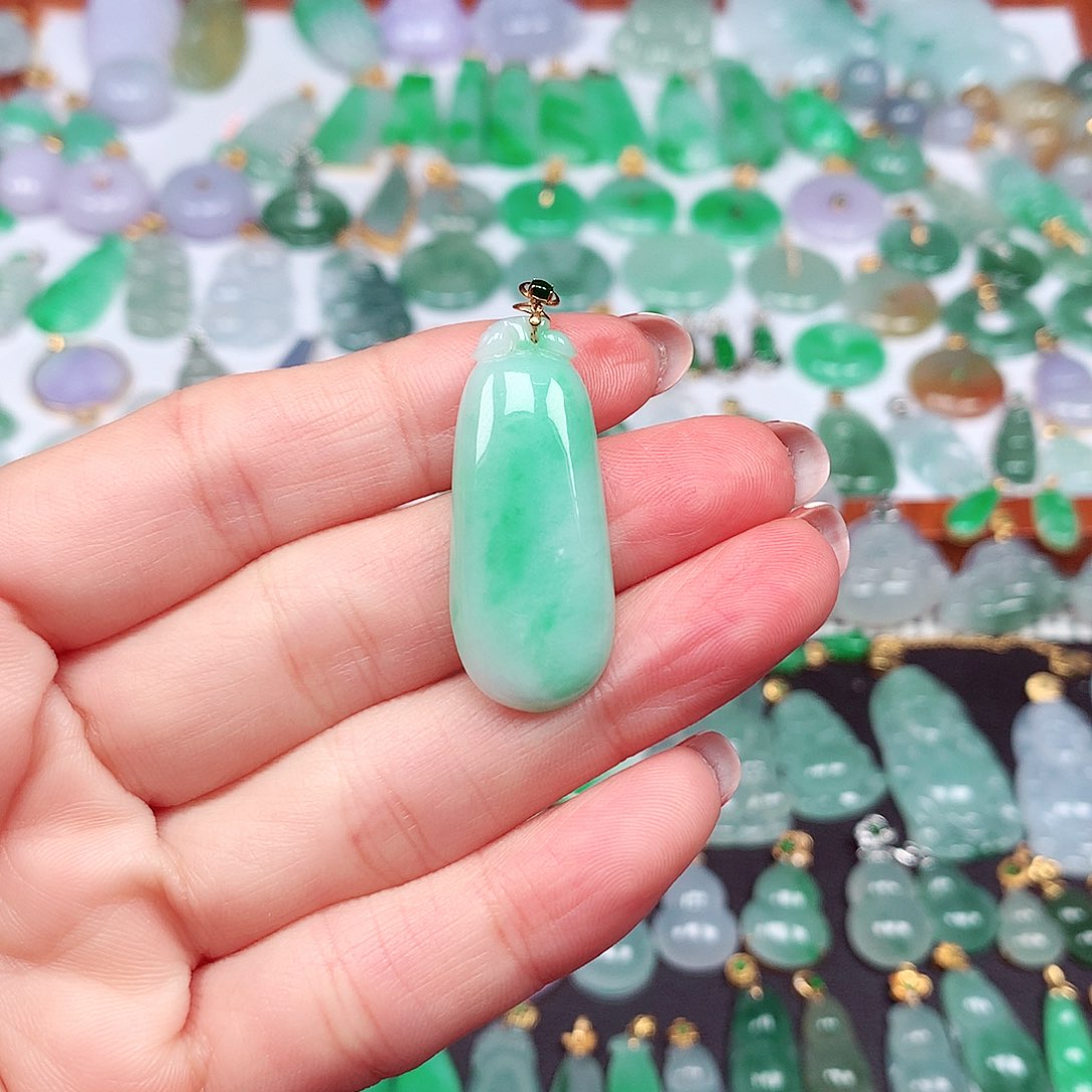 翡翠颈饰18K金镶嵌天然翡翠A货