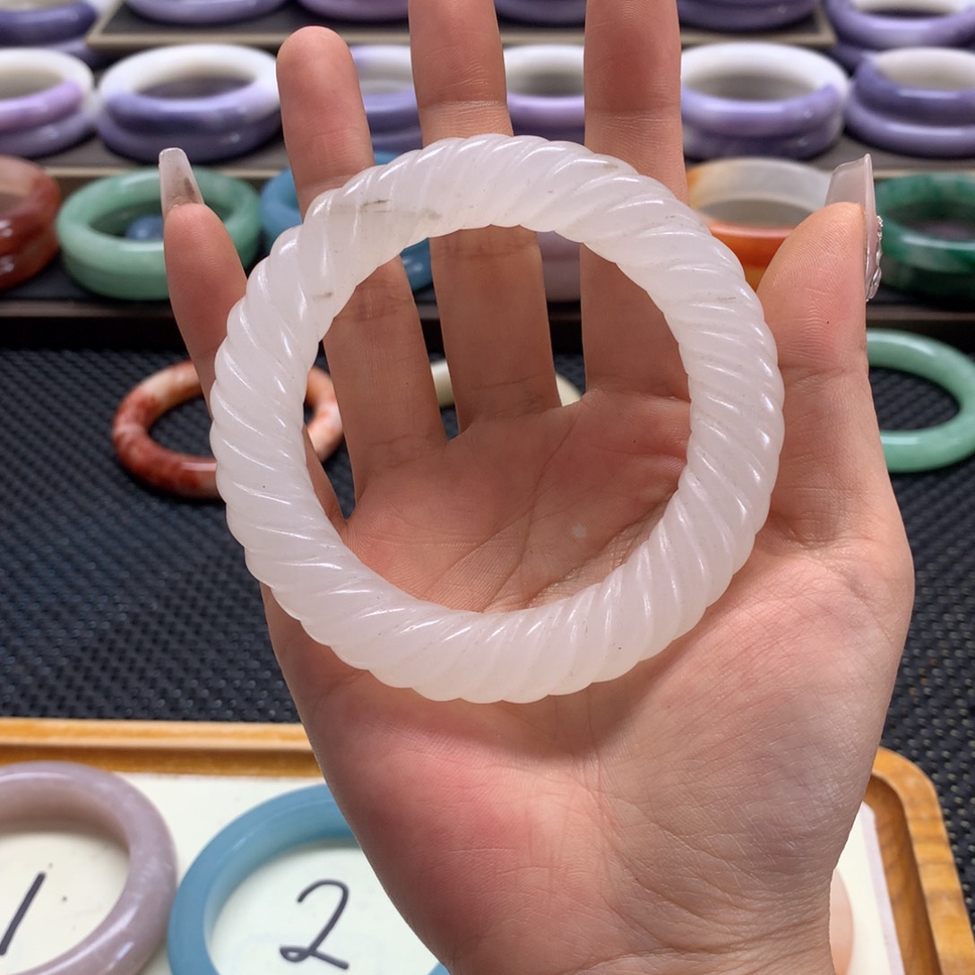 石英岩玉手镯未镶嵌