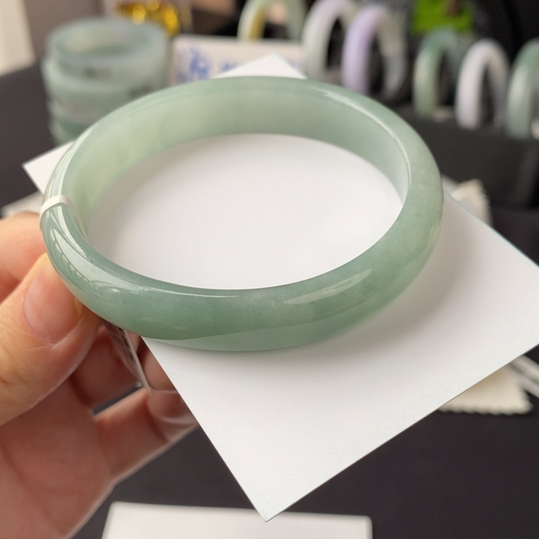 翡翠未镶嵌手镯湖绿贵妃56.5