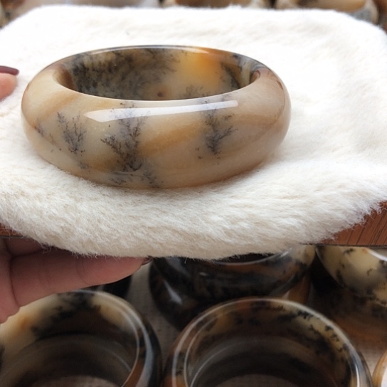 z***n石英质玉未镶嵌手镯56加口径320米