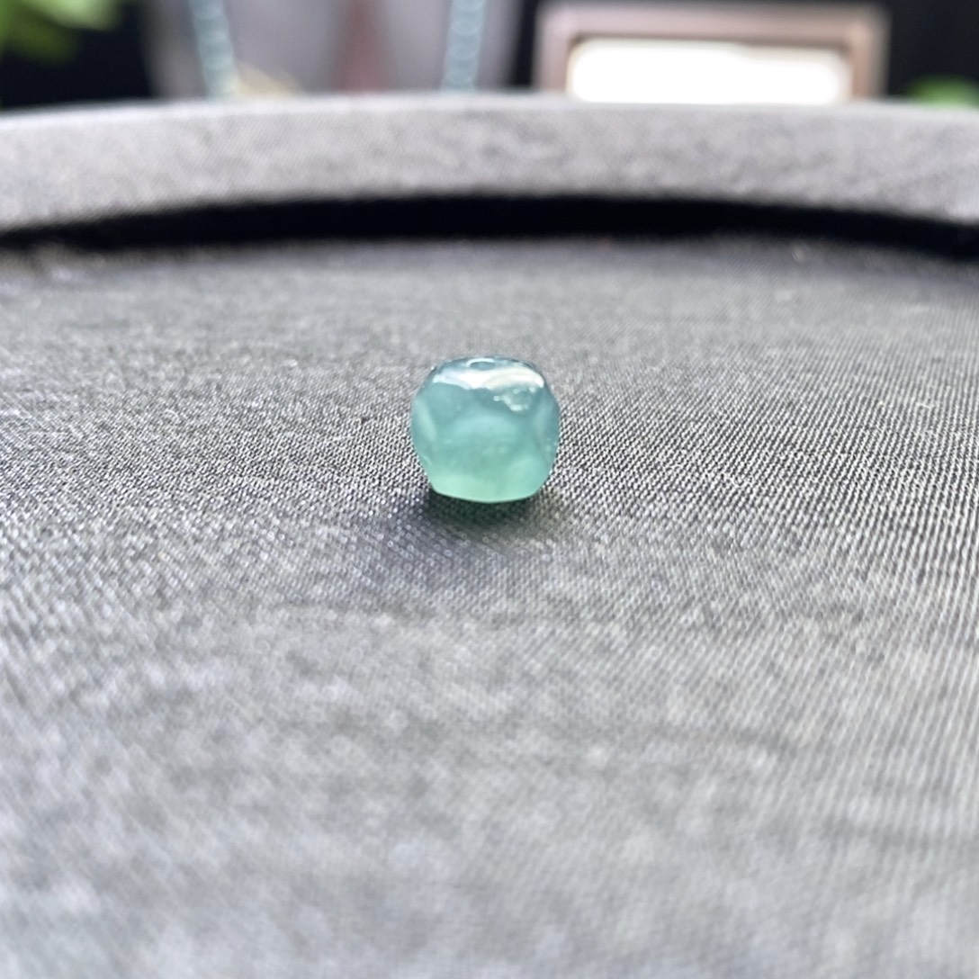 翡翠未镶嵌手链卡8左右无相珠子