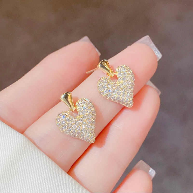 铜合金耳饰 爱心设计感轻奢耳钉LY0187