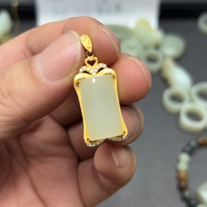 和田玉颈饰未镶嵌