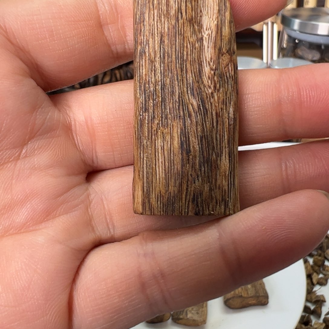 沉香碎屑沉香奇楠沉香无事牌一个