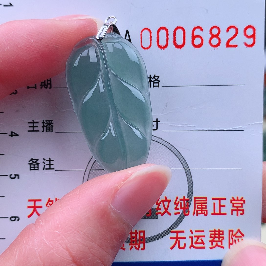 翡翠颈饰银S925镶嵌吊坠