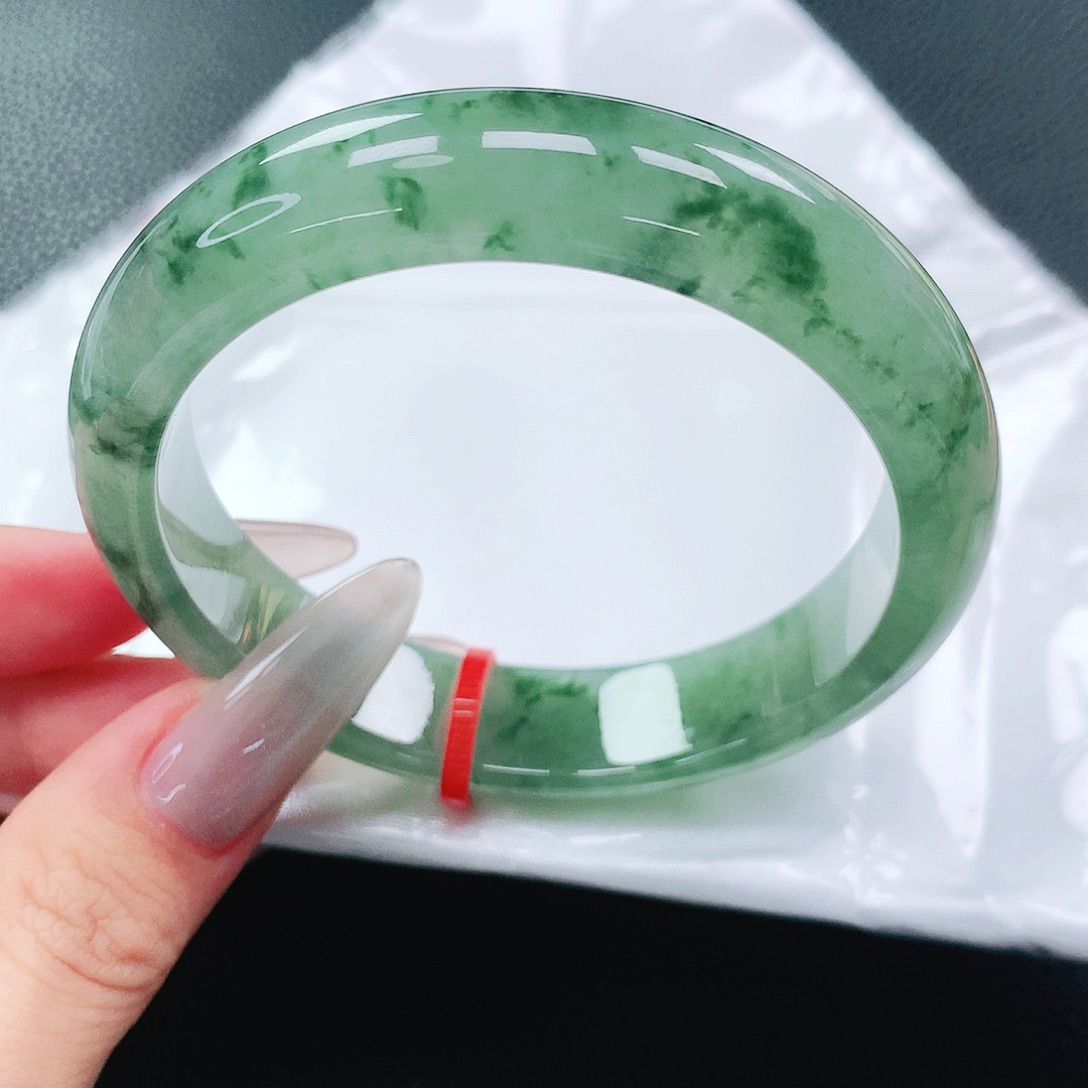 翡翠手镯未镶嵌56圈